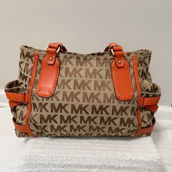 MICHAEL KORS SIGNATURE MONOGRAM GANSEVOORT
BEIGE TANGERINE SATCHEL BAG - Picture 6 of 12